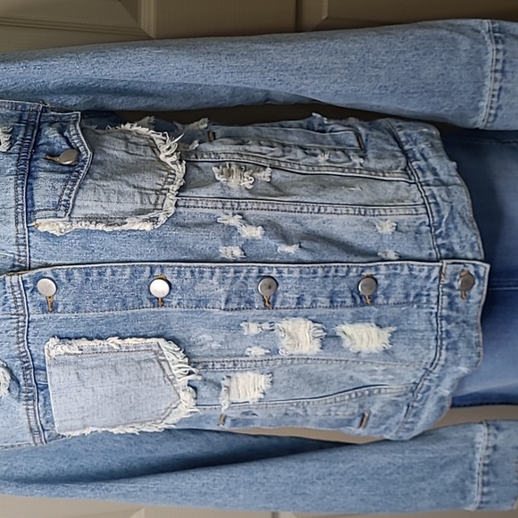 Daytrip Light Blue Distressed Denim Jacket Size Medium - Picture 3 of 8